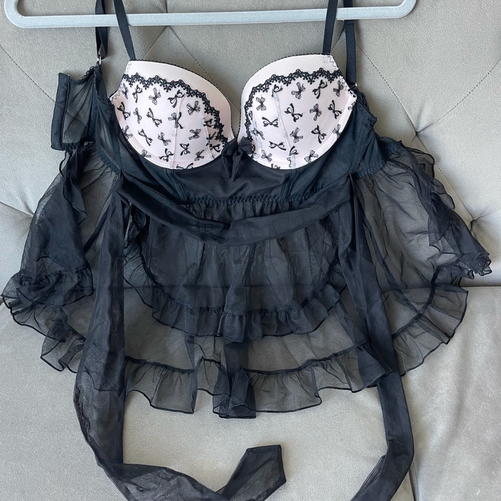 Victoria’s Secret intimates sleeewore
